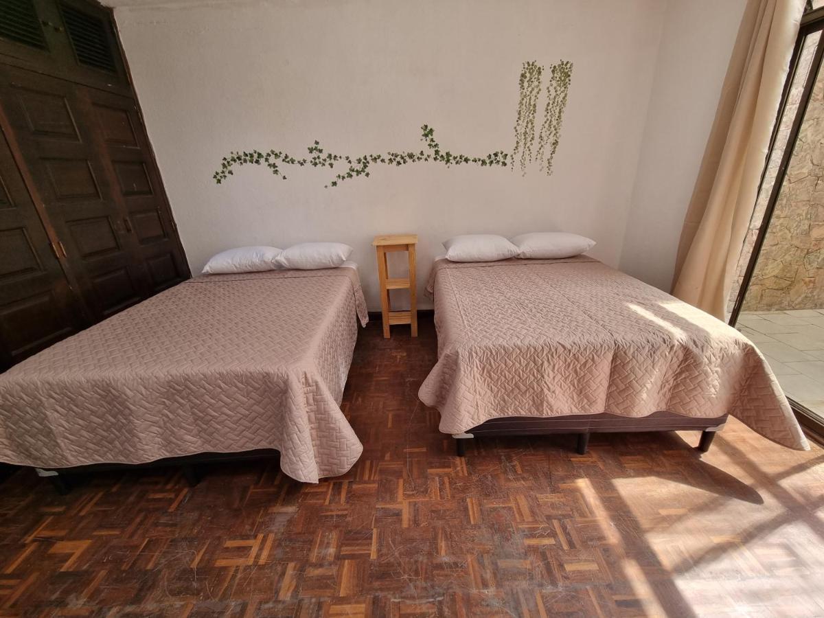 Central 10 Boutique Hostel Guatemala City Bagian luar foto