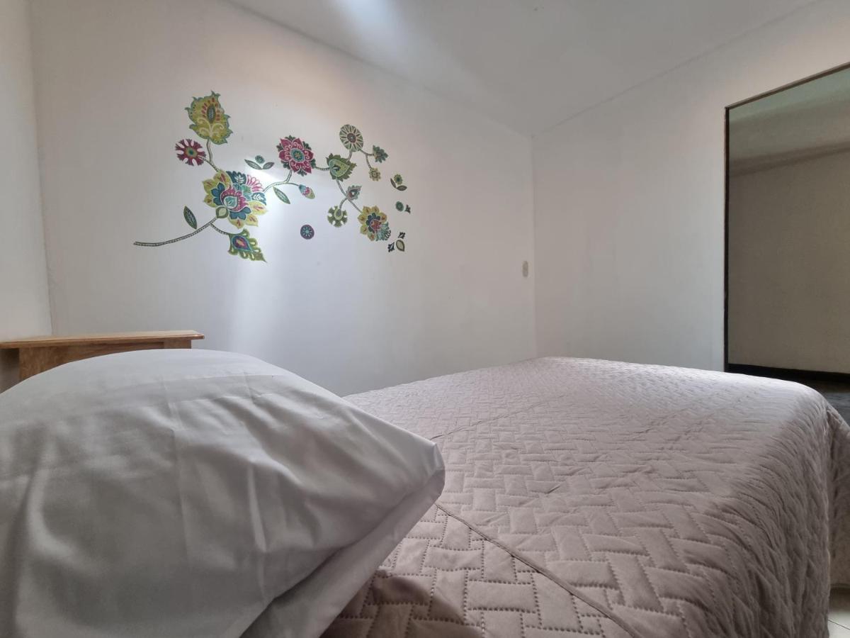 Central 10 Boutique Hostel Guatemala City Bagian luar foto