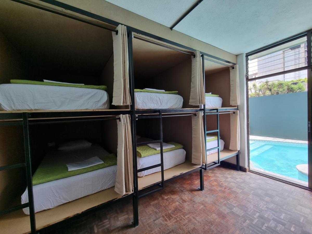 Central 10 Boutique Hostel Guatemala City Bagian luar foto