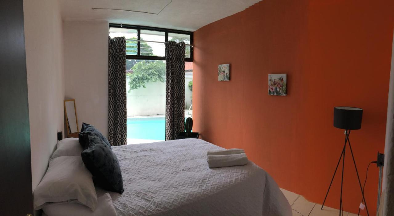 Central 10 Boutique Hostel Guatemala City Bagian luar foto